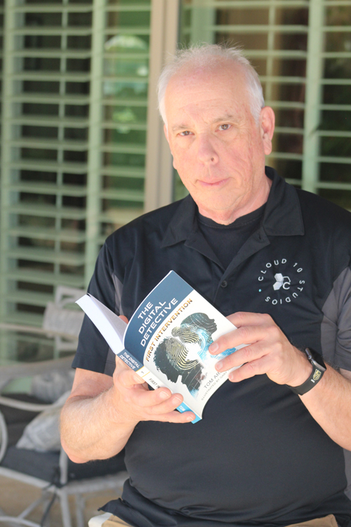 The Digital Detective - First Intervention Author Tom Arnold on the TechtalkRadio Show